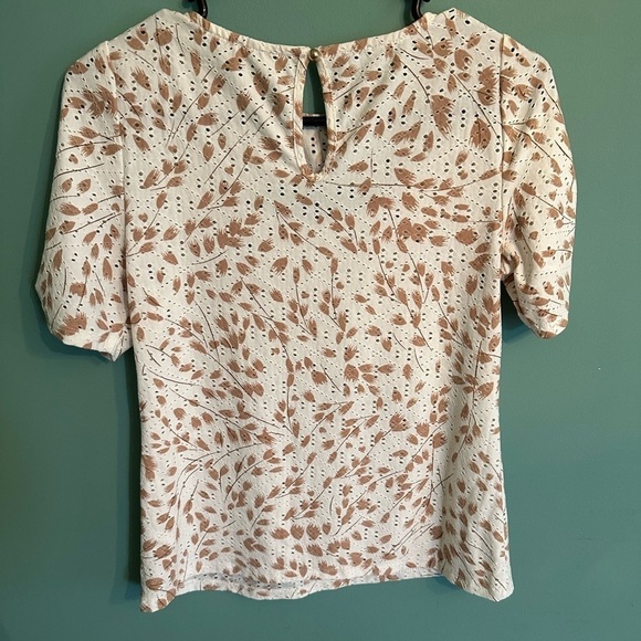 Belldini size small shirt with keyhole/slit in front. - Picture 3 of 4